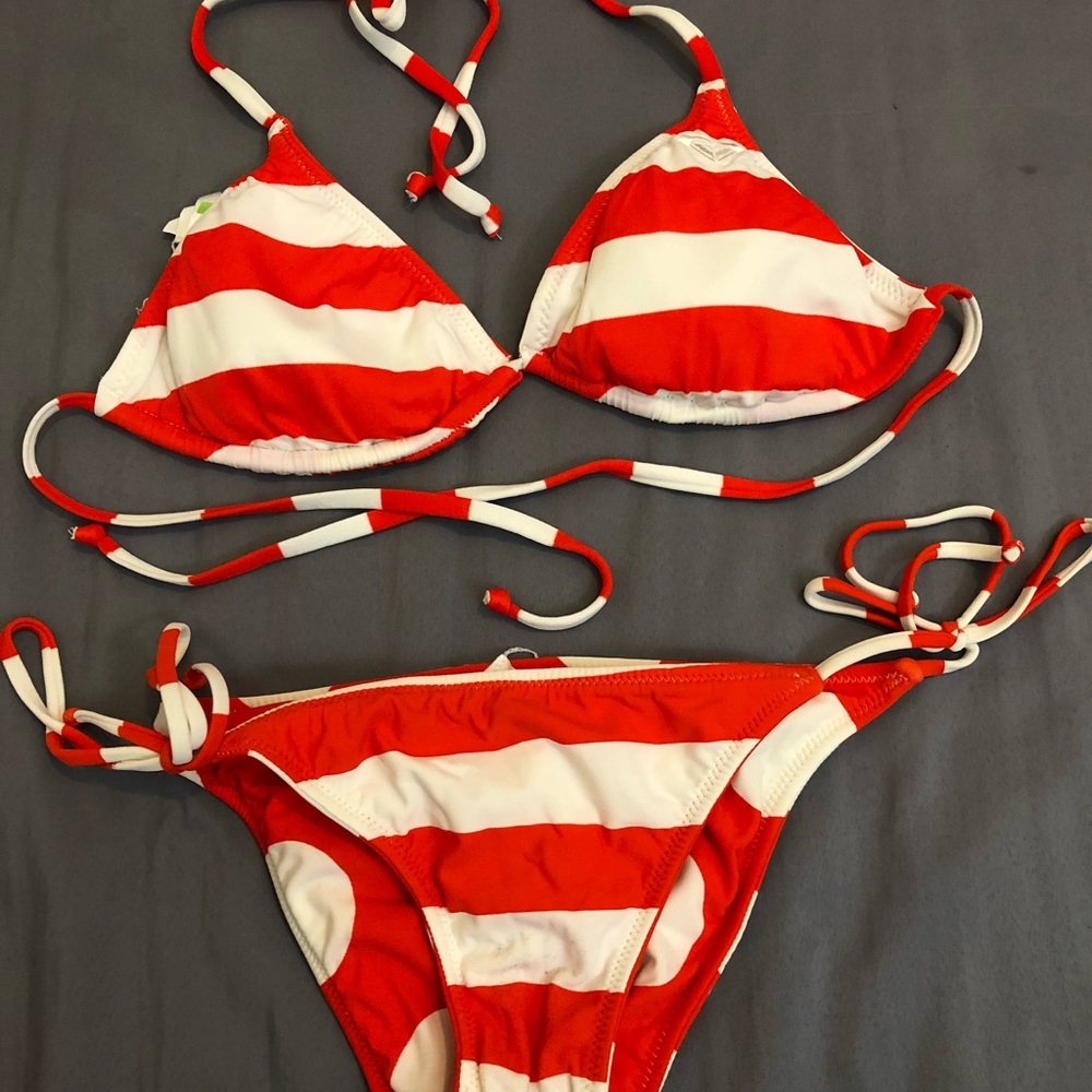 NEW! Roxy Reversible bikini TOP - Size M - Picture 2 of 2